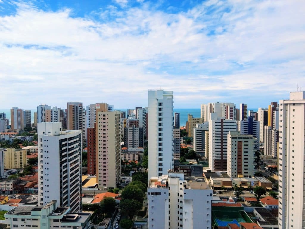 Imagem CPF do imóvel com vista para prédios da cidade