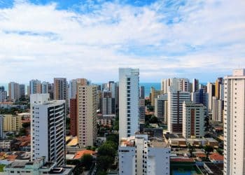 Imagem CPF do imóvel com vista para prédios da cidade