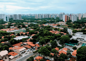 vista da cidade de fortaleza com copas verdes das árvores